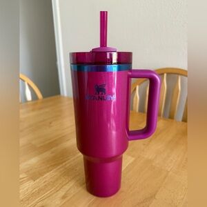 Stanley 2025 Valentine’s Day Quencher H2.O FlowState Tumbler 40 OZ Berry Truffle